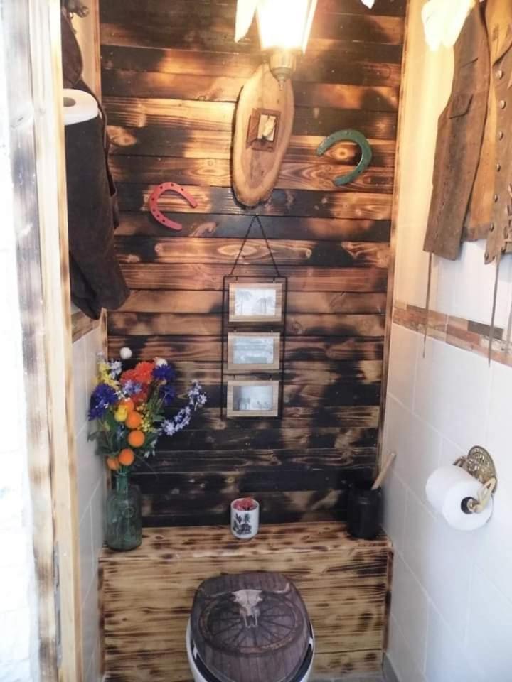 L'Histoire De L'Ouest , Jacuzzi Appartement Dole Exterior foto