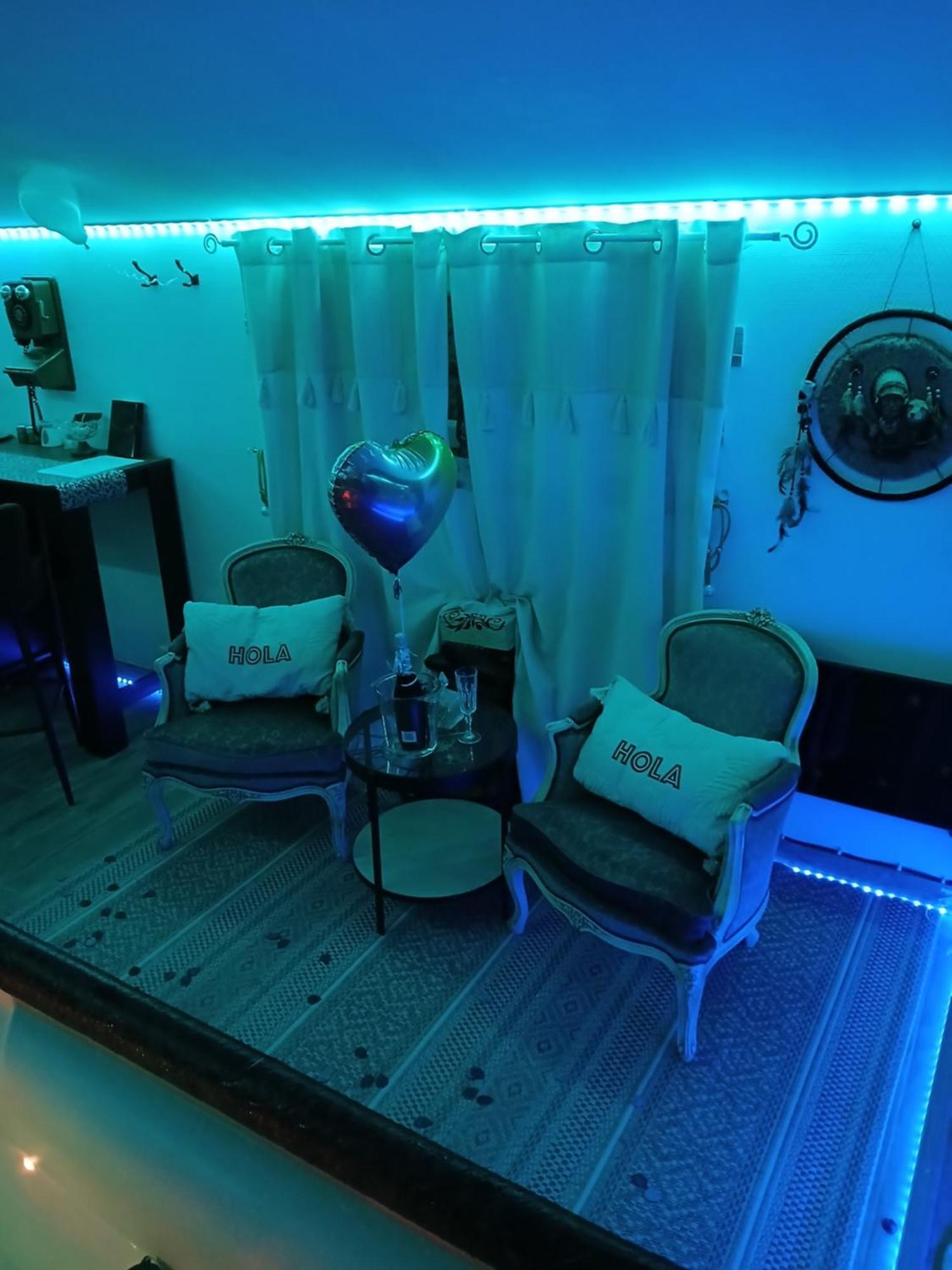 L'Histoire De L'Ouest , Jacuzzi Appartement Dole Exterior foto